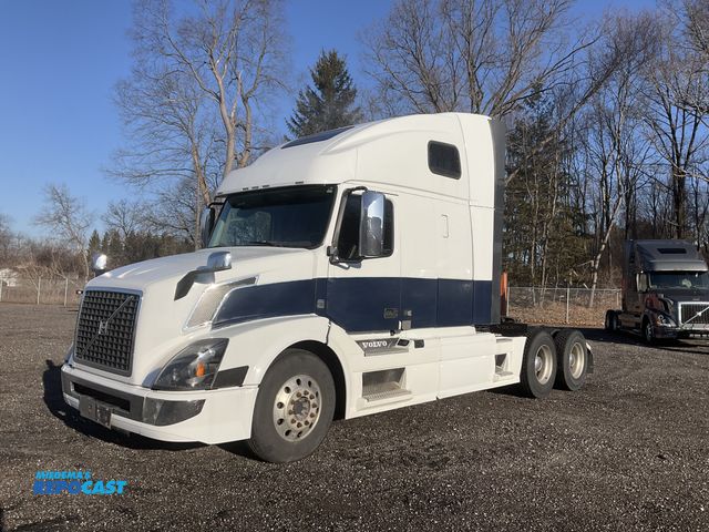 Lot 2-41936 - 2017 Volvo VNL 6x4 Semi Truck