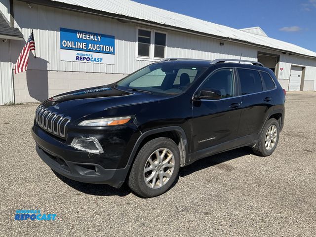 Lot 2-61540 - 2016 Jeep Cherokee Latitude SUV 4x4