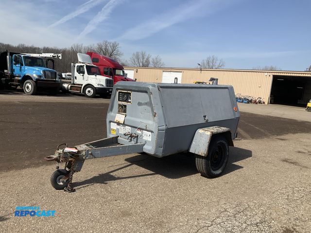 Lot 2-42917 - Ingersoll Rand P-175A Towable Air Compressor, 2608 metered hours, Deutz 3 cylinder diesel engine, 17...