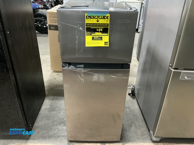 Lot 2-69039 - vissani 4.5 cu. ft. mini fridge 2 door