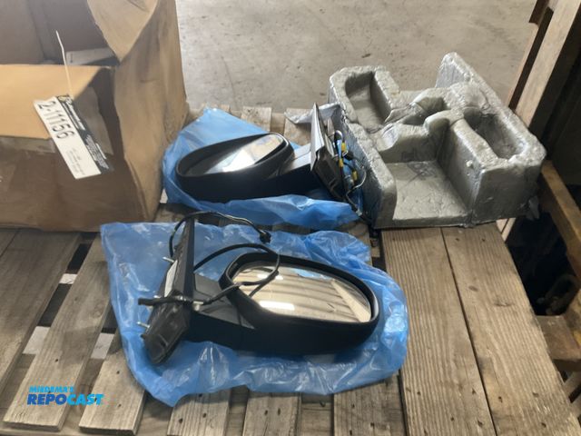 Lot 2-11156 - Set of side mirrors off a 2012 Chevy 2500 pickup truck, used