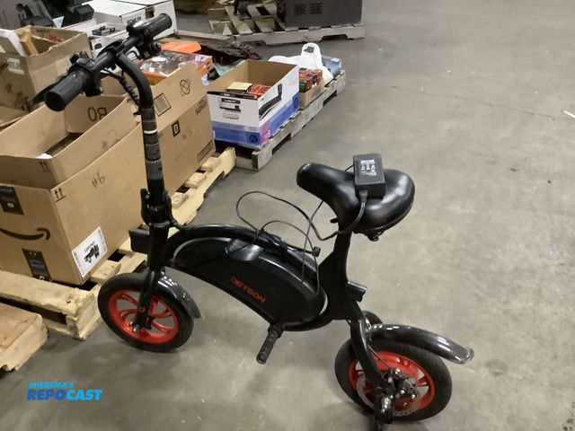 Lot 2-38393 - Lot of (1) jetson electric bike 2 wheels and charger