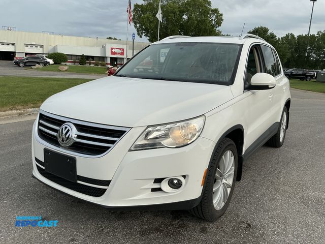 Lot 2-62616 - 2011 Volkswagen TIGUAN SE SUV AWD