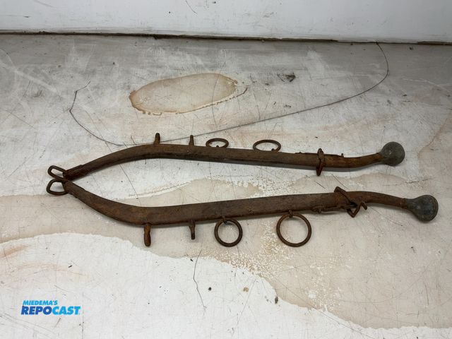 Lot 2-67525 - 2 vintage horse decorative harness hames, matching set