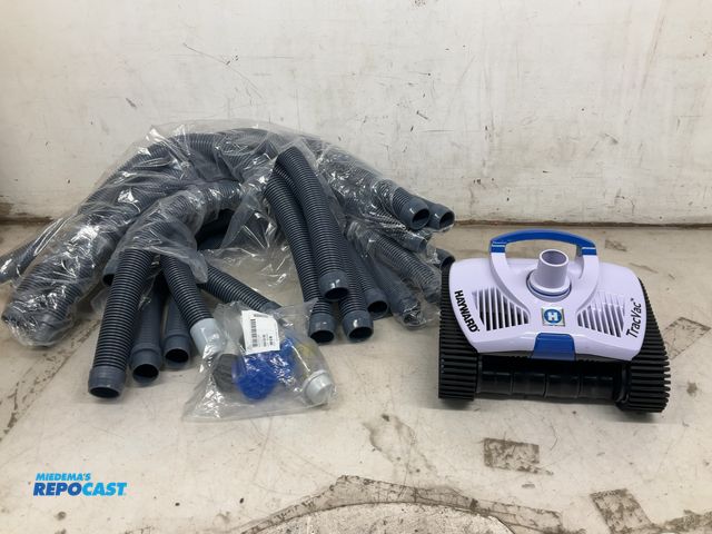 Lot 2-95952 - Hayward TracVac Lightweight Automatic Suction Vacuum Cleaner for Inground Pools with Hose and Valve....
