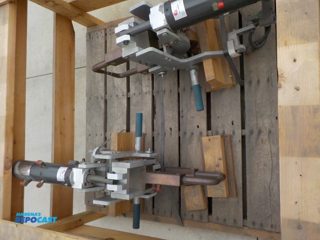 Lot 2-33519 - Lot of (2) New Copper TG System Spot Welder Arms, Cylinder Operation, 1 3/4'' Copper Thickness, 288 ...