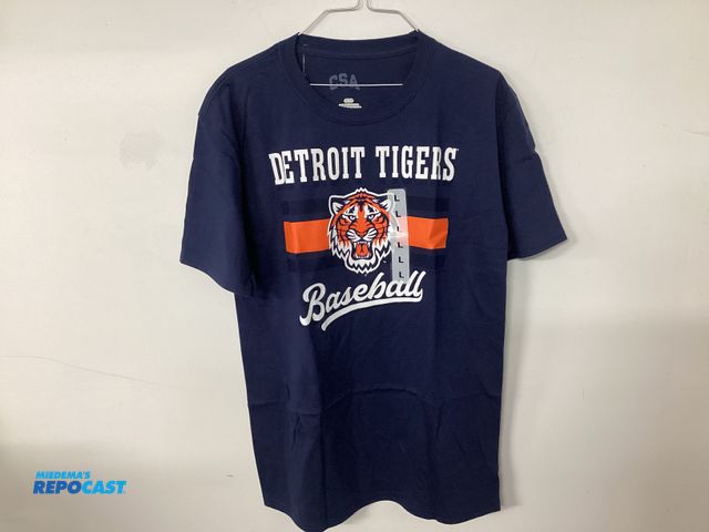 Lot 2-19203 - New Detroit Tigers Baseball T-shirt. By CSA. Genuine MLB Merchandise. Size Large