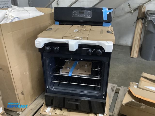 Lot 2-67833 - New Gas GE JGBS66DEK6B8 Stove