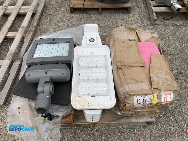 Lot 2-69178 - Skid lot of various parking lot LED lights
