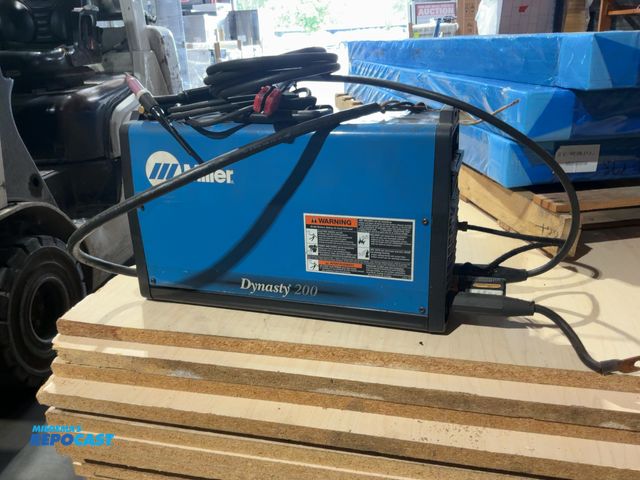 Lot 2-22627 - Miller Dynasty 200, Dynasty 200 portable AC/DC TIG and Stick inverter welder