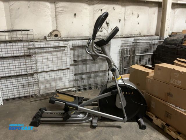Lot 2-70630 - Live strong elliptical with live track features and max tone smooth stride foot placement