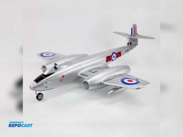 Lot 2-79392 - Dynam Gloster Meteor F8 V2 Silver 6S 12-Blade Twin Inrunner 70mm EDF RC Jet Kit