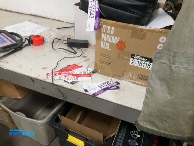 Lot 2-38790 - 3 Pictures