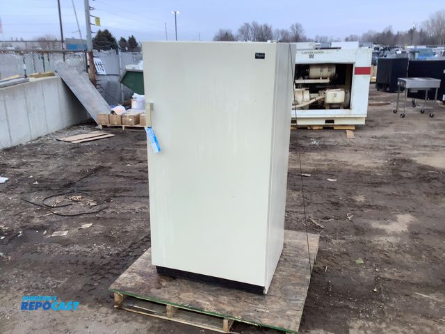Lot 2-92358 - Scratch & Dent Whirlpool EV150F Upright Freezer