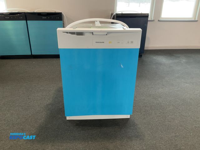 Lot 2-60980 - Scratch & Dent Electric Free Standing Frigidaire FDPC4221AW3A Dishwasher