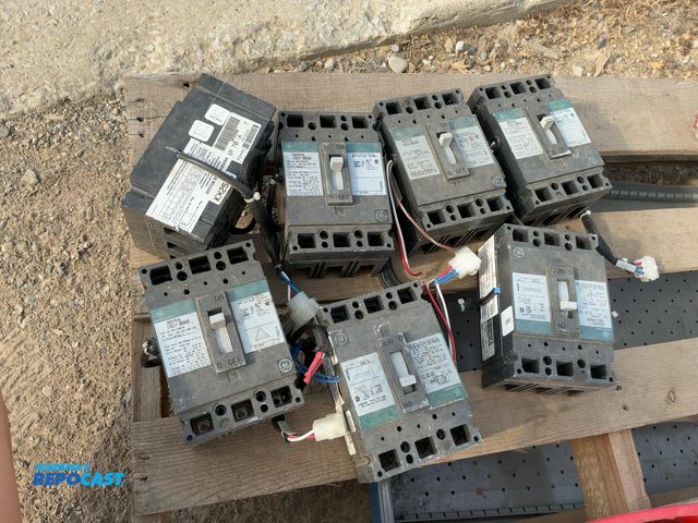 Lot 2-91134 - Lot of GE circuit breakers