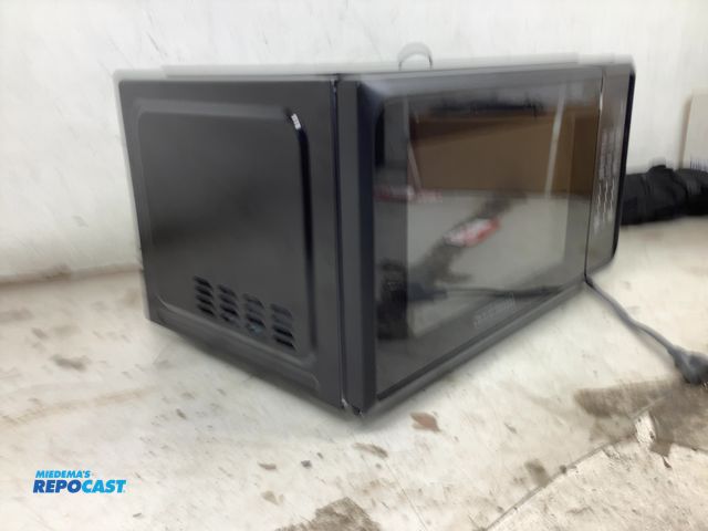 Lot 2-77946 - Black and Decker 1.1 Cu. Ft. Matte Black microwave