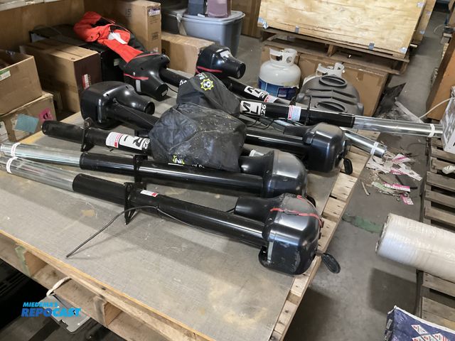 Lot 2-33251 - Skid lot of scratch and dent power jacks