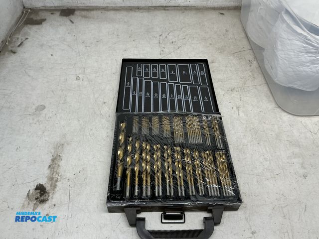 Lot 2-23078 - Box of Various Drill Bits, See pictures for Sizes and Amounts