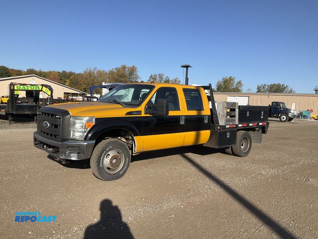 Lot 2-41950 - 2011 Ford F350 Crew Cab Flatbed Pickup Truck 4x4