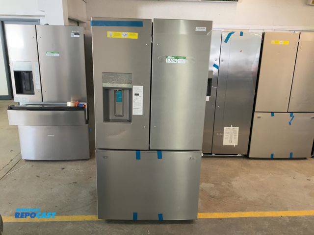 Lot 2-60942 - Scratch & Dent Free Standing Frigidaire  GRFS2853AFM Refrigerator/Freezer