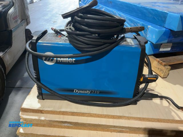 Lot 2-22625 - Miller Dynasty 210, 210-amp AC/DC TIG and Stick welder