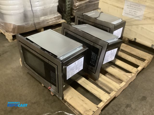 Lot 2-93660 - Skid of (3) Scratch &amp; Dent Microwaves