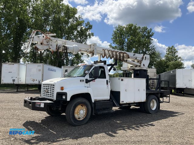 Lot 2-40429 - 2003 Chevrolet C8500 Digger Derrick Truck