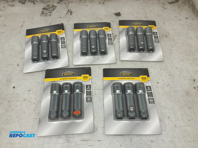 Lot 2-32628 - Lot of 5 packs of 3 defiant aluminum flashlights 300 lumens