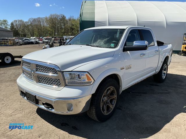 Lot 2-41539 - 2015 Ram 1500 Laramie Crew Cab SWB 4WD Crew Cab Standard Box Pickup Truck 4x4