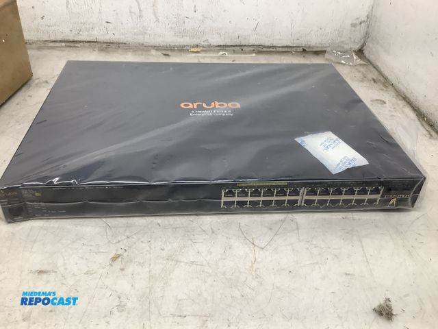 Lot 2-63331 - New Aruba J97J3A Network (7) New HPE a Hewlett-Packard packard enterprise company network switches