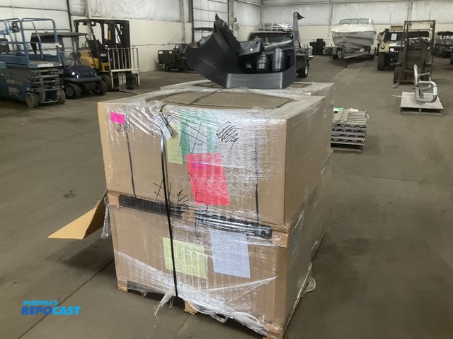 Lot 2-11761 - (4) new old stock center console panels for International Lonestar/ProStar semi trucks