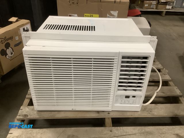 Lot 2-34552 - LG LW1223HR Room Air Conditioner