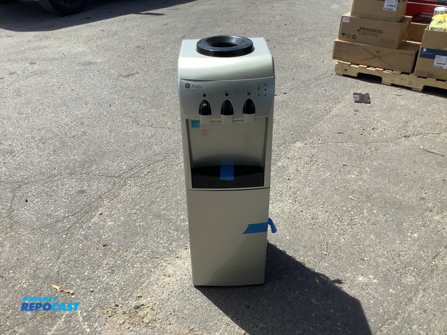 Lot 2-76641 - Profile GXCF25HBS GE water Dispenser (serial number: GM500640 M)