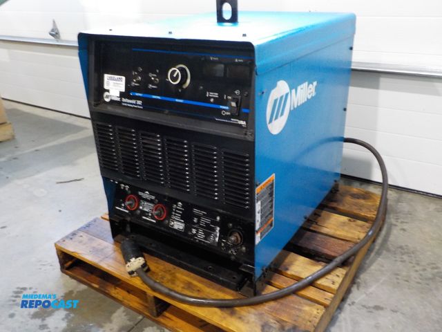 Lot 2-33890 - Miller Deltaweld 30Z CU-DC Welding Power Source, Digital Read Out, Power Cord