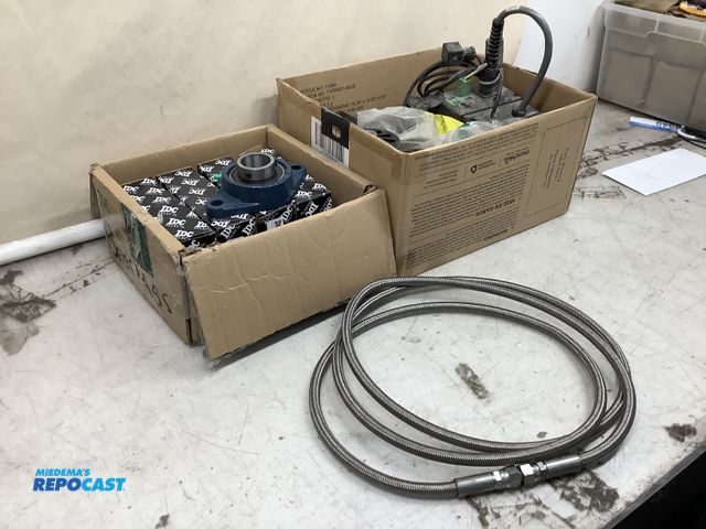 Lot 2-67521 - Misc. barings, electronics (coolies, rubber wheels, foot valve