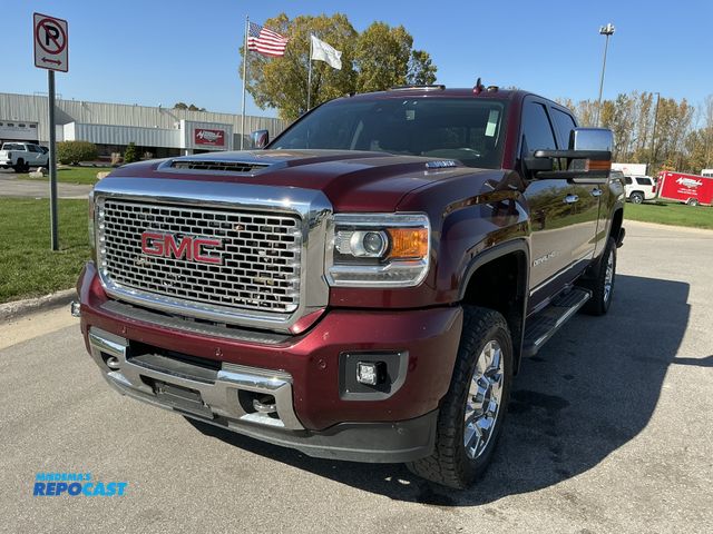 Lot 2-67250 - 2017 GMC Sierra 2500 Denali Crew Cab Standard Box Pickup Truck 4x4