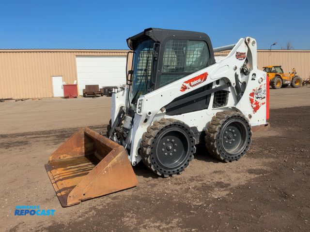 Lot 2-33698 - 2022 Bobcat S590 Skid Steer