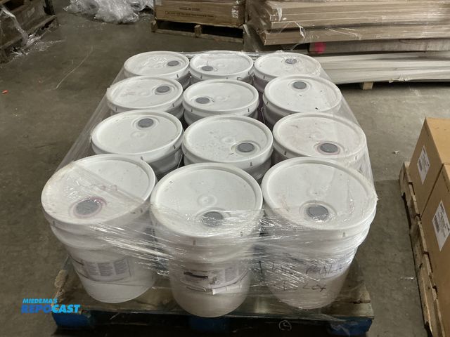 Lot 2-69554 - Skid of (12) Diversey Glass and Multi-Surface Cleaner, 5 gallon buckets