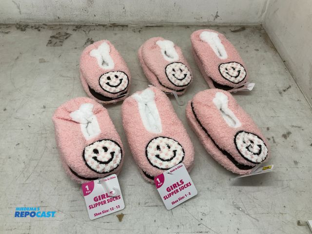 Lot 2-32615 - Lot of 6 pairs of girls pink checkered smoky face slipper socks