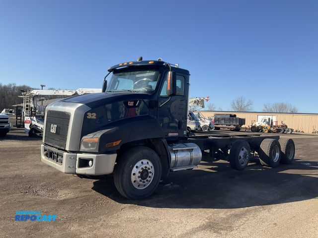 Lot 2-42777 - 2014 Caterpillar CT660 Cab and Chassis
