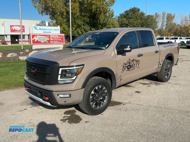 Lot 2-41805 - 2020 Nissan Titan Crew Cab Short Box Pickup Truck 4x4