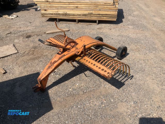 Repocast.com - Lot 2-77170 - Vintage York Rakes pull behind yard rake ...