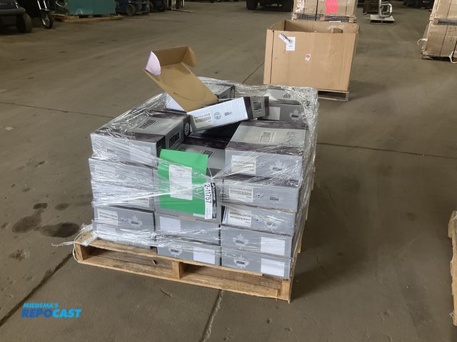 Lot 2-11757 - (41) Silverback WK4702Q-20KSB brake shoe kits, new old stock