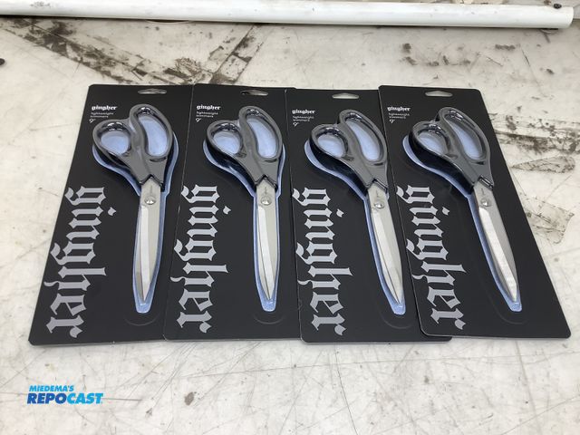 Lot 2-13851 - Lot of (4) gingher light weight 9” trimmer scissors #220370
