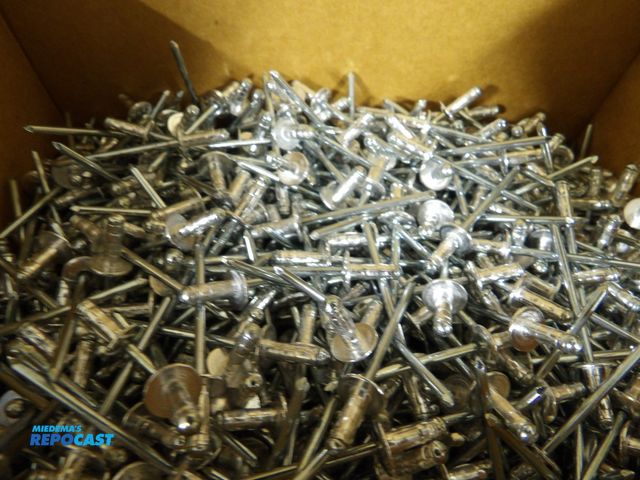 Lot 2-53074 - lot of (5000) new avex rivet 1/8"