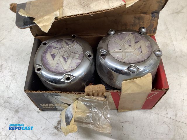 Lot 2-68886 - (2) Warn 4WD hubs