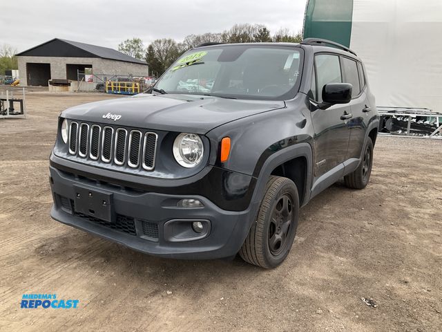 Lot 2-70245 - 2015 Jeep Renegade Latitude Wagon 4x4