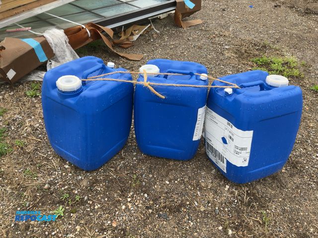 Lot 2-94819 - lot of 3 5 gallon plastic containers, contained cranberry juice