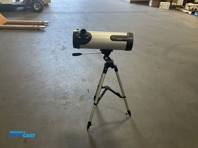 Lot 2-33351 - National Geographic NT114PM 114 MM Newtonian Reflector W/ Panhandle Mount plus accessories and manua...